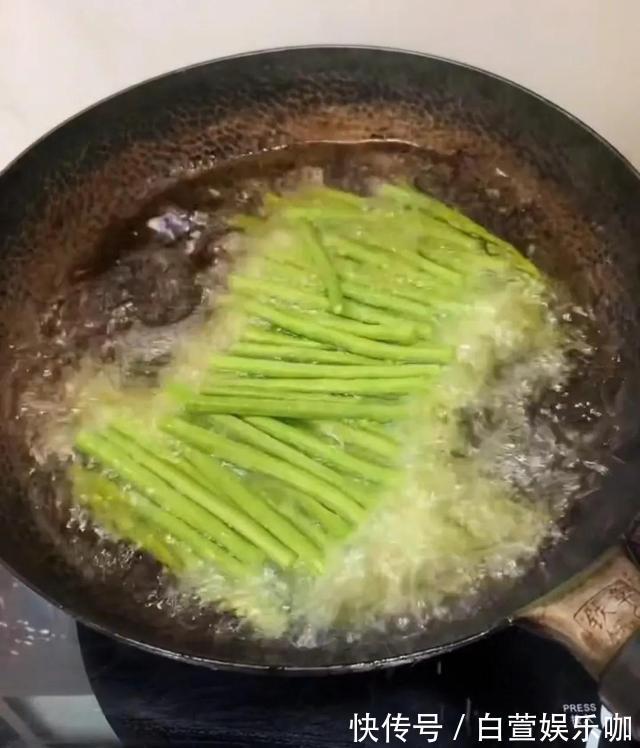 豆角烧茄子|今天美食，豆角烧茄子，在家自己做的饭店炒菜！能吃三碗大米饭