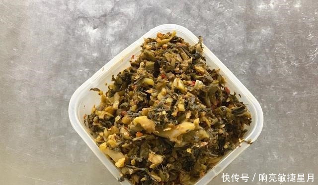 昆明人不仅爱吃各种虫子,就连米线都是甩的