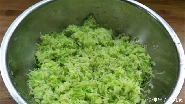 冬天用它包饺子再适合不过,5毛钱一斤,鲜嫩美味增强抵抗力