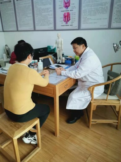  为什么女性易患甲状腺疾病？怎么治？