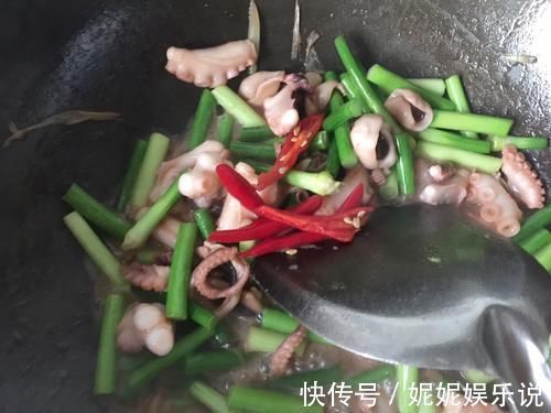 冬天,吃大鱼大肉不如它,美味下饭,营养互补,老人小孩都爱吃