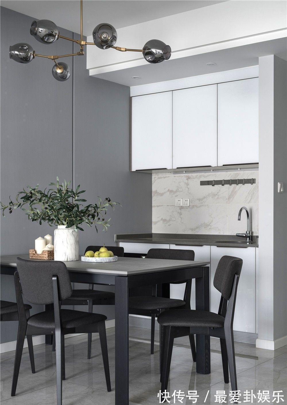 餐边柜|经典的黑白灰作为主色调,加入一些柔和的元素,打造舒适的四居室