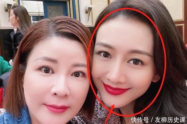 杜华晒《浪姐2》合影，不小心开了十级美颜，只有龚俊的脸扛得住