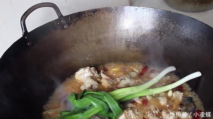 鲜嫩|炖鸡肉时,不要直接加水炖,多加这一步,鸡肉鲜嫩,还不腥