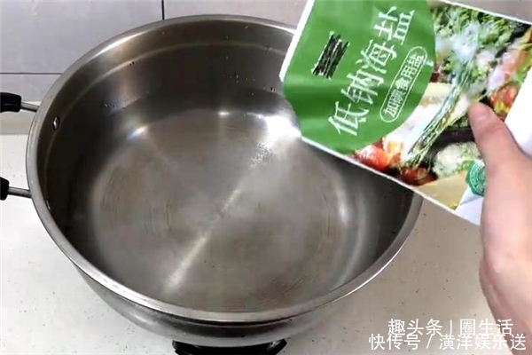 学学|煮玉米不要清水下锅,多加2样东西,玉米更加香甜软糯,快学学