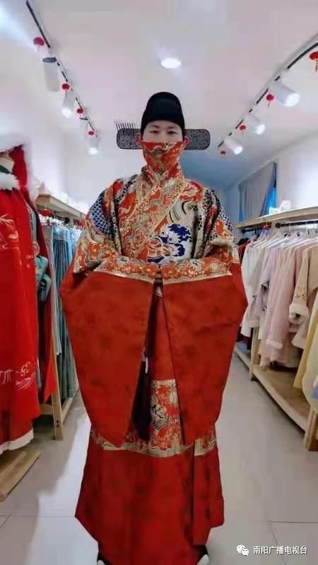 中年|新年第一天，南阳各大景点游人如织!