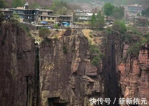 委屈|沙雕动画,搞笑:为了儿子的爱情,当爹的就委屈一下吧!