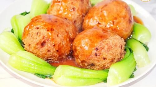 四喜丸子，原来加“馒头碎”是关键！如此做肉馅不松散，咸鲜酥嫩