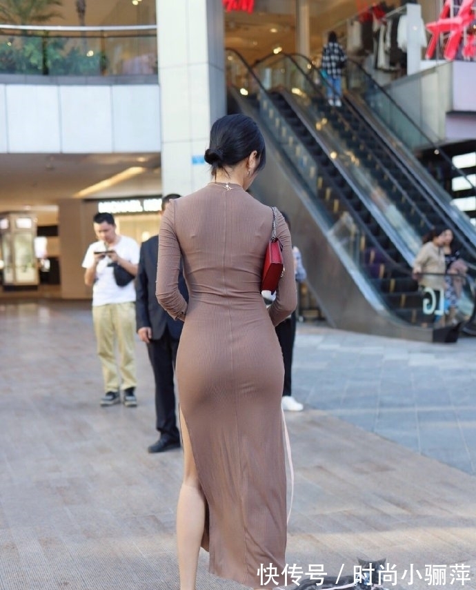 包裙 穿开叉包裙的贵妇,魅力在于背影
