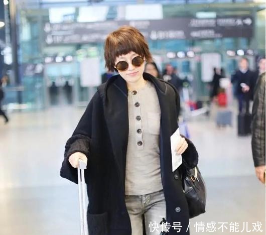 马伊琍把带帽风衣穿火了,内搭素色打底简约大气,40岁女人太适用