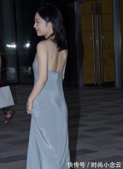 文学感 微胖女孩穿长裙,尽显魅力又有气质