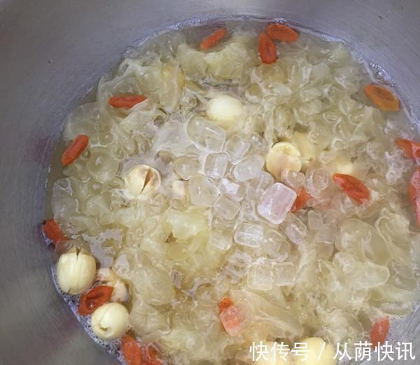 银耳|它是“天然安眠药”,家家户户都有,晚上吃几口,一夜好眠到天亮