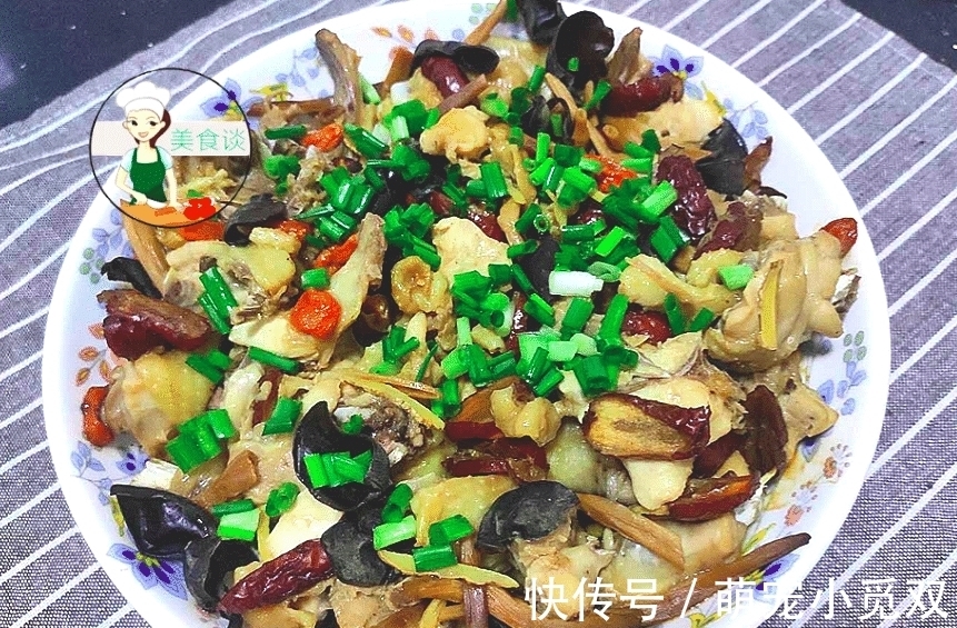 营养健康|木耳跟这菜是绝配,蒸一蒸就好,营养好吃不上火,常吃提高免疫力