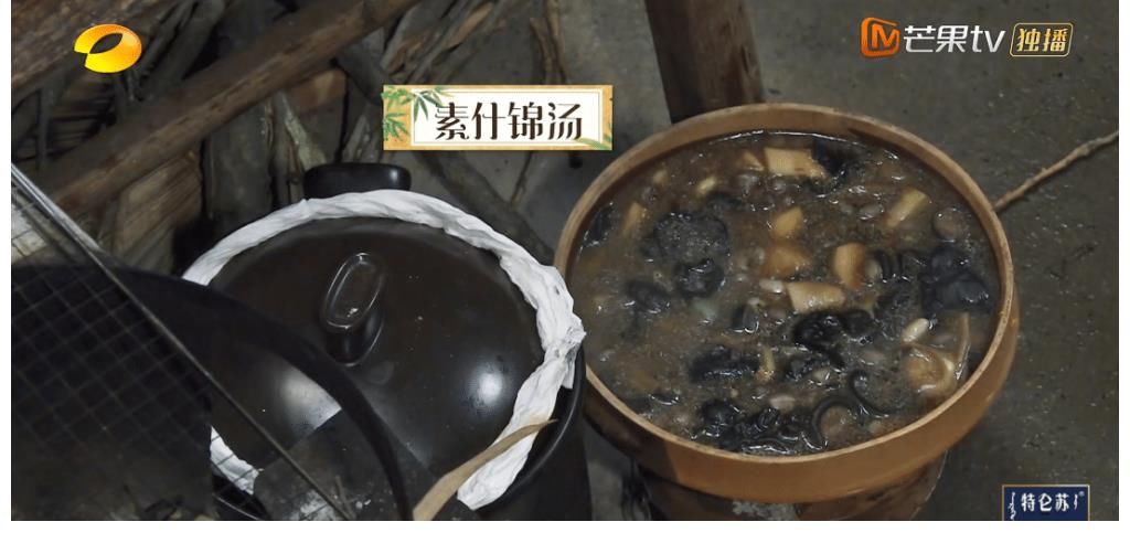 何炅 抢着做菜却不会生火，搞砸黄磊做好的菜，张艺兴被骂巨婴冤不冤？