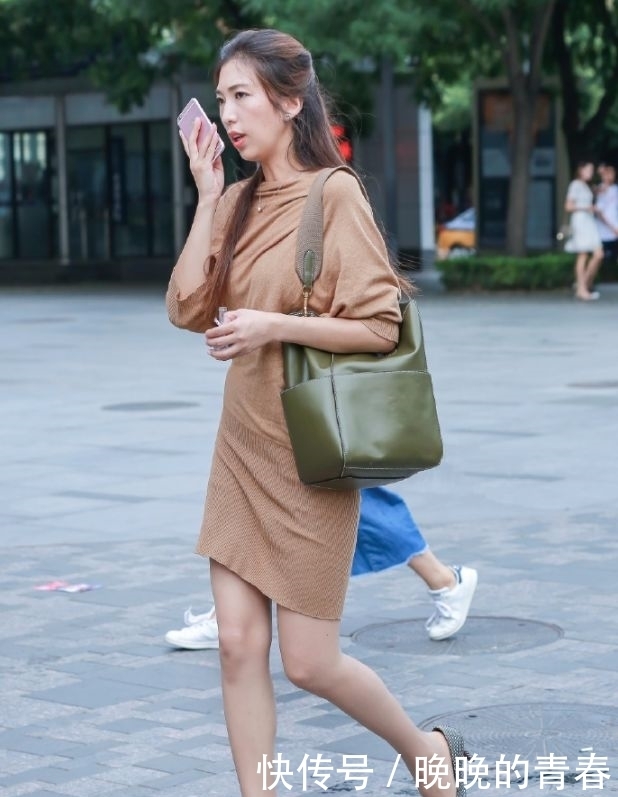 街拍美女 连衣裙搭配高跟鞋