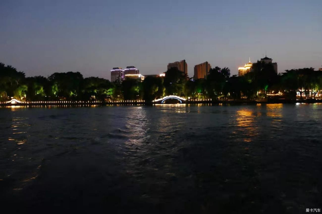中年|夜游太明湖