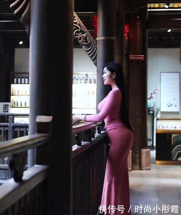 粉色 一身粉色的穿搭,令成熟女人也变得甜甜的