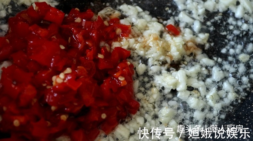 蒜蓉剁椒|教你做最简单的剁椒金针菇,配上秘制蒜蓉剁椒酱,味道超赞