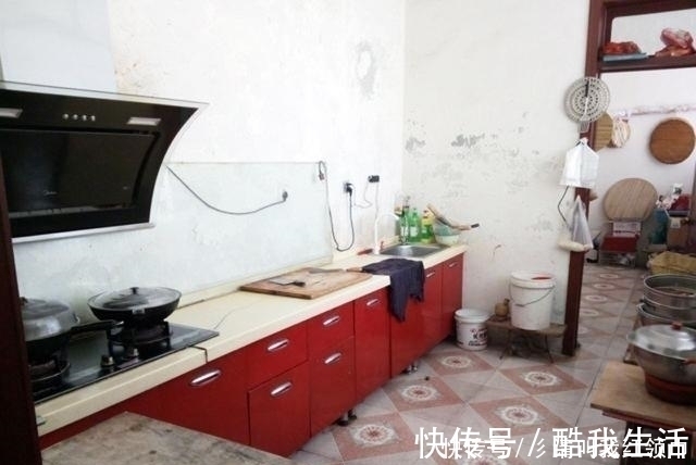 同学|老同学致富后花50万在家盖起2层楼豪宅, 受邀参观后感觉不实用