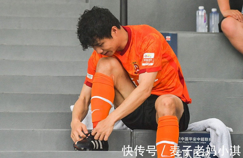 海港|三哥走了 李金羽没露面,郑斌或执教武汉队!海港续约莱科死磕泰山