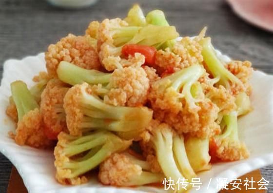 炒花菜时，直接下油锅炒就“错了”，教你正确做法，花菜更入味