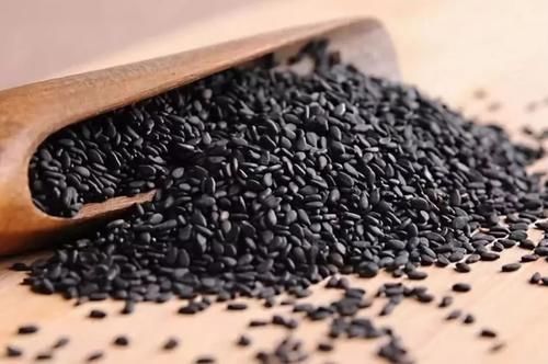 黑芝麻|有白头发最好不要染，常吃这几样食物，或可以改善白发