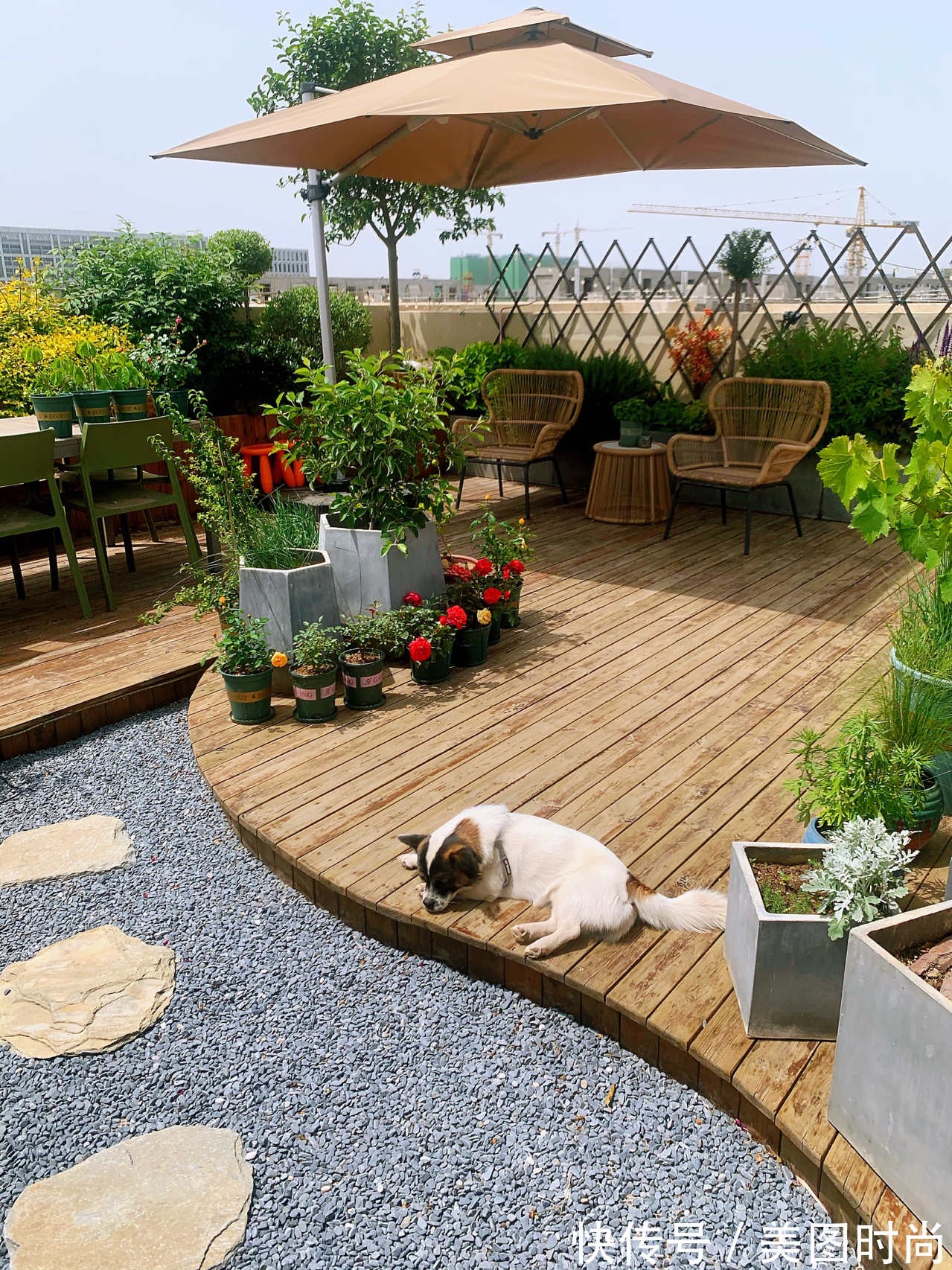 樟子松|花园改造:2万改造60㎡露台花园,户外地面防腐木成本及优劣分析