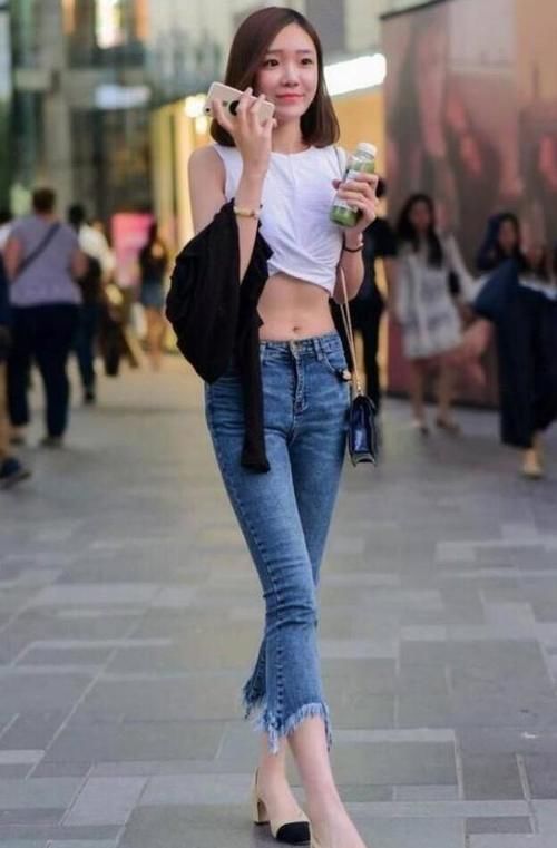 气质|牛仔裤带来的青春活力，时尚设计让你秀出性感身材，展现不同气质