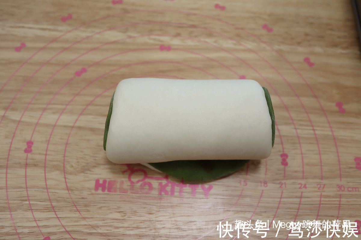 保鲜膜|真佩服苹果姐,1块面做4个2馅2味的吐司,早餐零食还愁啥