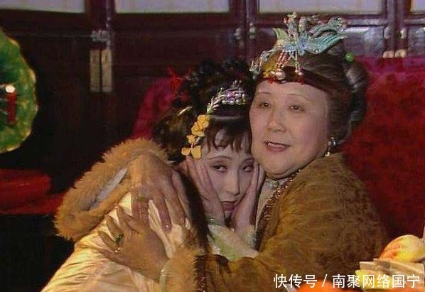 外孙女|贾母那么有钱,又那么疼爱林黛玉,为啥每月就只给她几百钱?