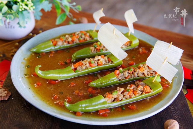  年夜饭上加盘“一帆风顺”，几个青椒蒸一蒸，鲜香解馋，寓意好