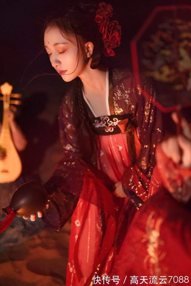 小醉夜话#七绝《小醉夜话》