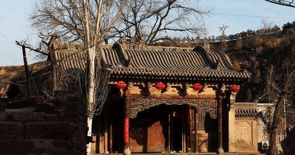 身边|我佛一直就在身边! 一寺庙排水沟中, “钢盔”护着200多颗舍利子!