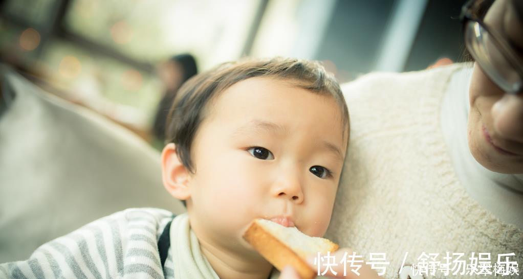 消化不良|宝宝多大能吃“大人饭”医生这个年龄前别乱喂，影响脾胃健康