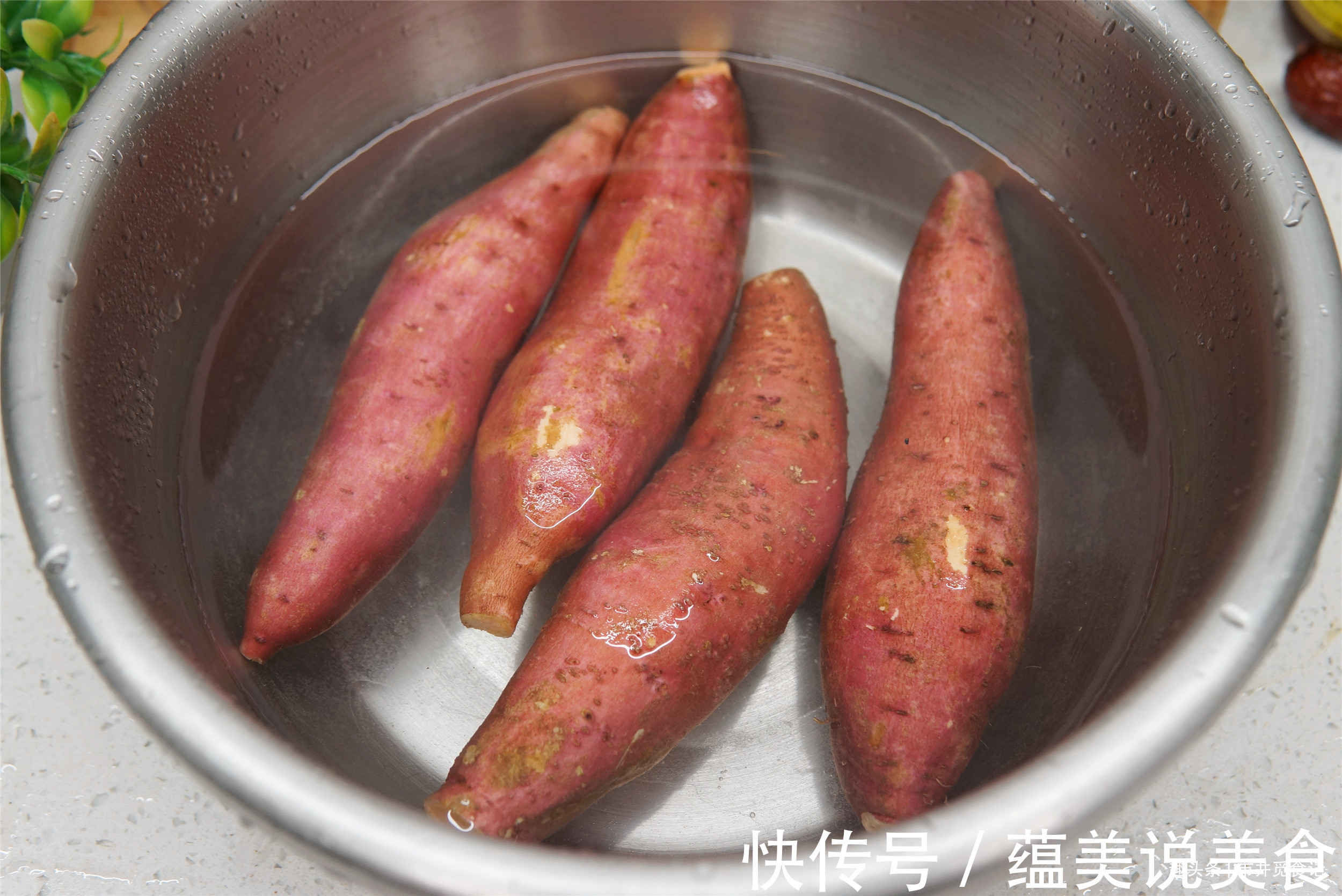 在家烤红薯，扔电饭锅里就搞定，香甜流蜜，简单实用，不用买了