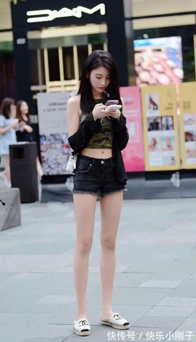 九分裤 休闲牛仔裤穿搭,靓丽的姿态漫步在都市的街头,看上去大方又自信