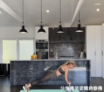 好身材|新西兰比基尼模特,从小健身,雕刻出性感腹肌和健美体格无可挑剔