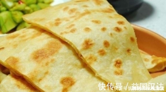 烙饼|电饼铛烙饼总发硬厨师教你一招，简单又实用，面饼放凉也不变硬
