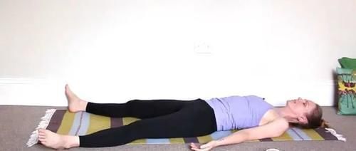 鳄鱼式|瑜伽放松术的3种练习,看看你真的休息对了吗?