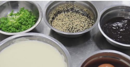 早餐|几个鸡蛋,一碗面,不发面不醒面,快速做早餐鸡蛋饼,太简单了