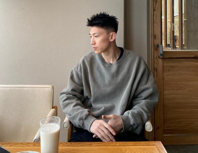 范子铭|事业爱情两手抓,CBA老将场上进攻核心,场下与超模女友甜蜜恋爱