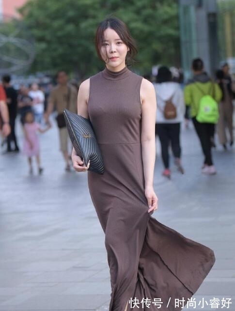 长裙|简约舒适的无袖裙,很适合气质优雅知性的你