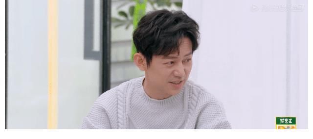 何炅|何炅曝张艺兴上《向往》自带造型师，不愿穿雨鞋下地，理由超搞笑