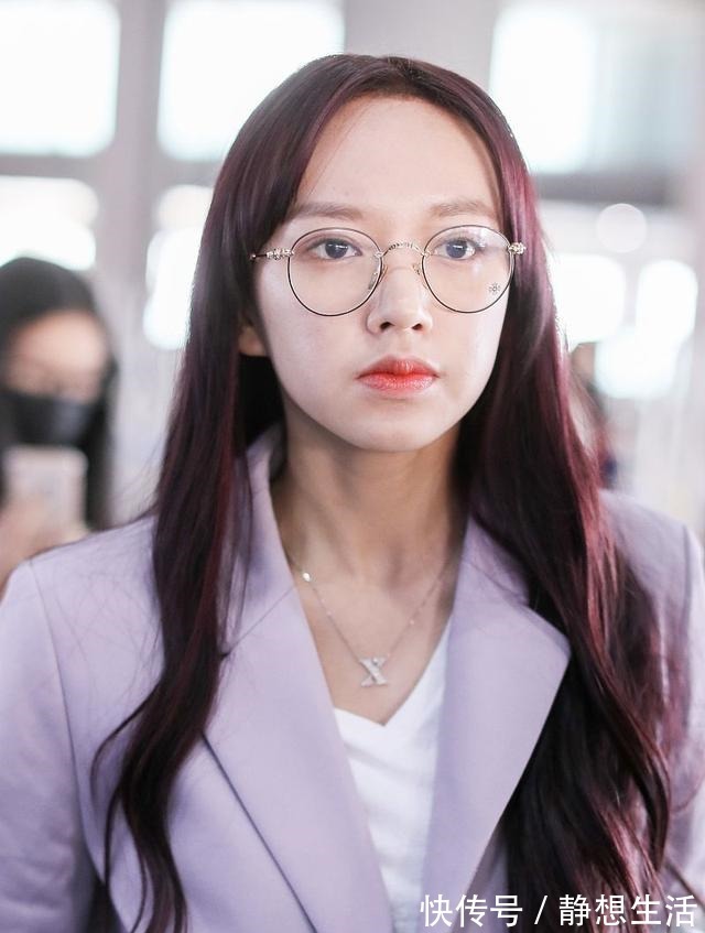 颅顶 最容易出美女的中分发型,为啥你梳不好看教你4招,氛围感拉满!