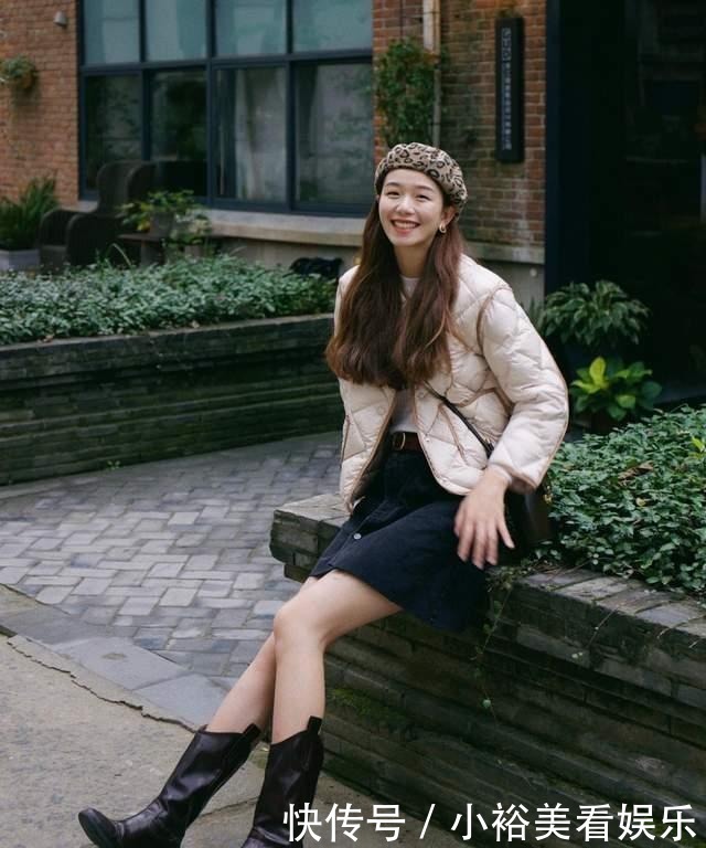 要注意|阔腿裤也该收一收了,最近流行“羽绒服+半身裙”,小个子也适合