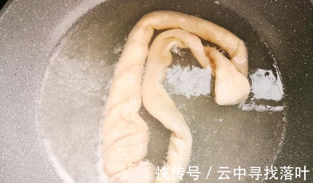 营养物质|猪大肠配上豆豉，酱汁浓郁，脆嫩可口！