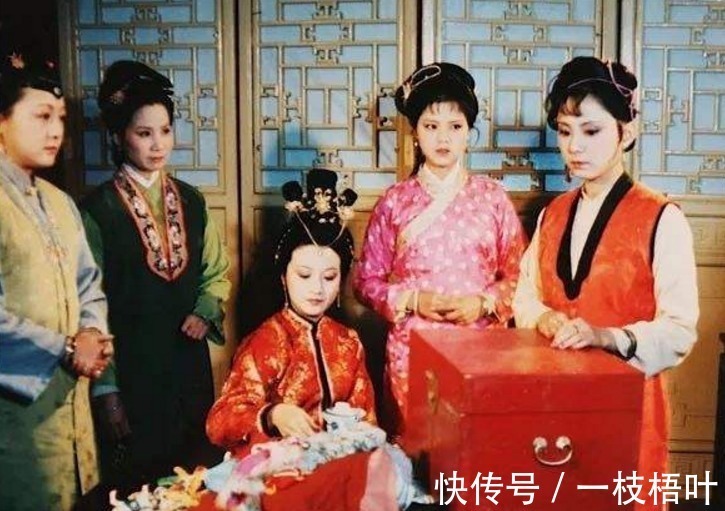 邢岫烟#心狠手辣王熙凤,无亲无故却给了这三个人柔软,人性本复杂