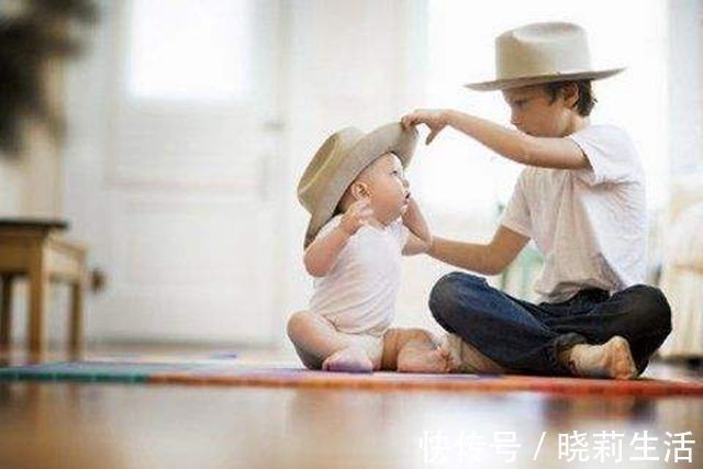 受精卵|父母为生二胎与女儿绝交,现跪求女儿帮忙养弟弟,女儿:放过我吧