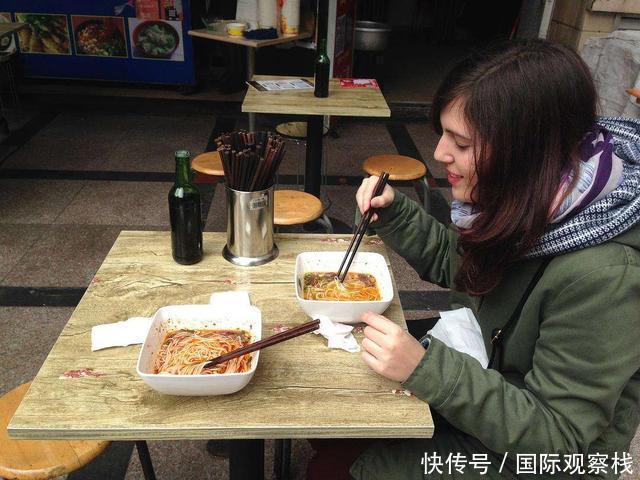 来到中国3年,一片面包都没有吃,美国人直言这日子都不敢想