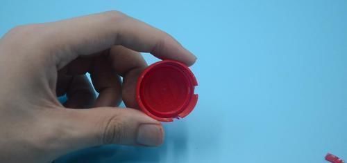 忘记|出门总是忘记带钥匙,只需一个塑料瓶盖,轻松解决大烦恼,学学吧